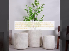 chậu trồng cây bằng đất sét sợi màu be trung tính hình tròn với hoa văn caro nhẹ bền ít bảo trì chậu hoa dự án trang trí văn phòng trung tâm mua sắm khách sạn biệt thự ngày lễ cảnh quan sân vườn