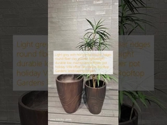 Xám nhạt với các đường gân tròn ngang quanh chậu cây bằng đất sét sợi nhẹ, bền, ít bảo trì, chậu hoa, trang trí biệt thự ngày lễ, văn phòng, dự án cảnh quan sân thượng