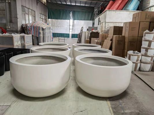 Các nồi trồng sợi thủy tinh cao lớn cho trang trí vườn ngoài trời