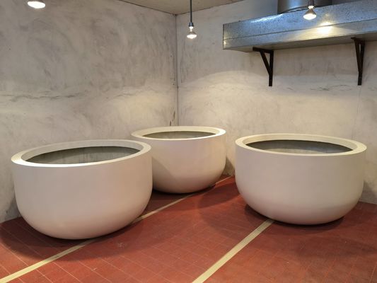 Khung hoa được tùy chỉnh bằng gốm hoặc sợi thủy tinh để trang trí trong nhà và ngoài trời