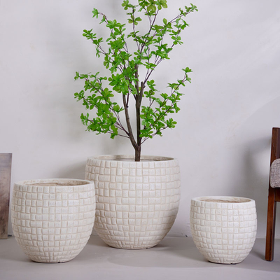 chậu trồng cây bằng đất sét sợi màu be trung tính hình tròn với hoa văn caro nhẹ bền ít bảo trì chậu hoa dự án trang trí văn phòng trung tâm mua sắm khách sạn biệt thự ngày lễ cảnh quan sân vườn